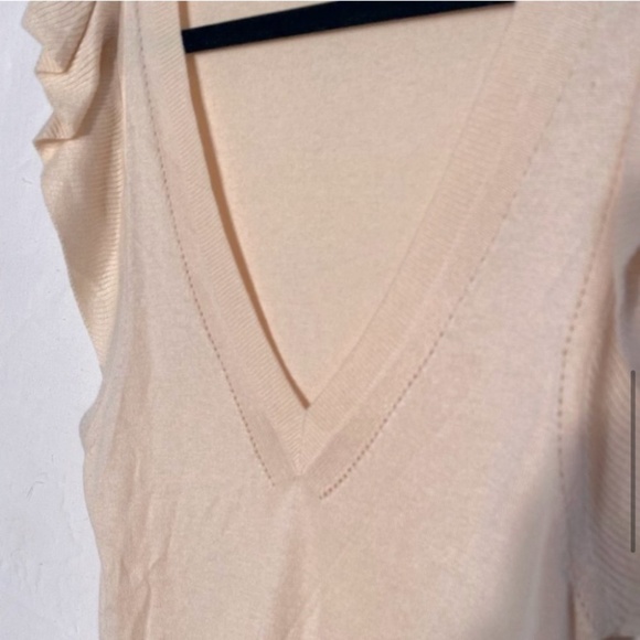 Club Monaco Silk Cashmere Blend Sleeveless V Neck Sweater - Picture 9 of 11